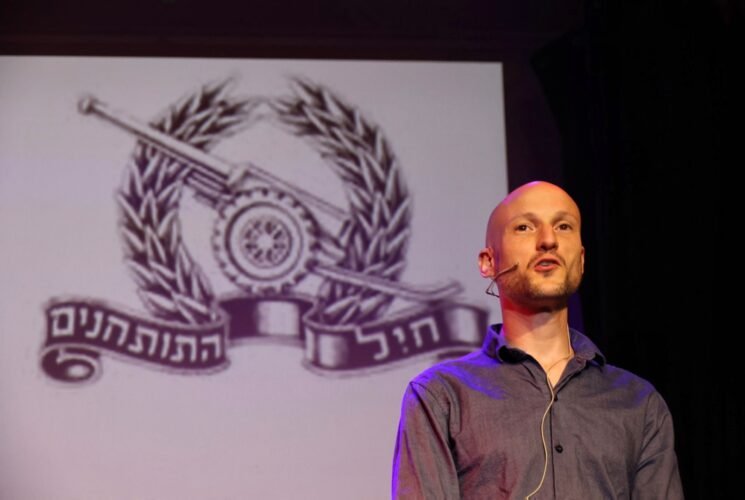 באמבע מעשיות, יונתן אלמן, תיאטרון הדופנ