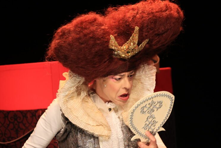 ארבעה משלים ומלכה בתמונע