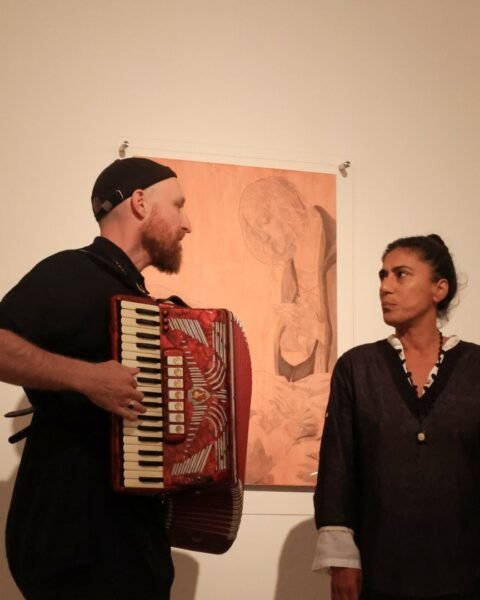 אם הזרים במוזיאון תל אביב