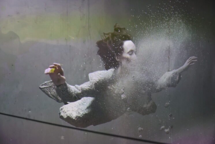 פה גרים בכייף משפחת ניצוץ חלל. Dioz