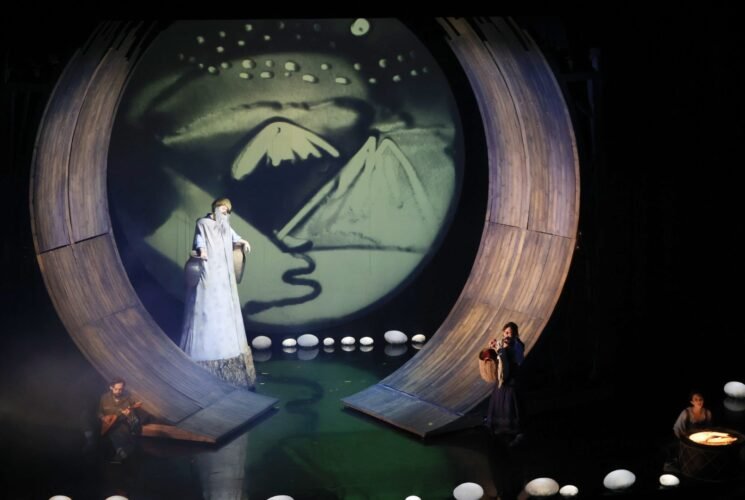 מעגל הגיר הקווקזי בהבימה. ביקורת