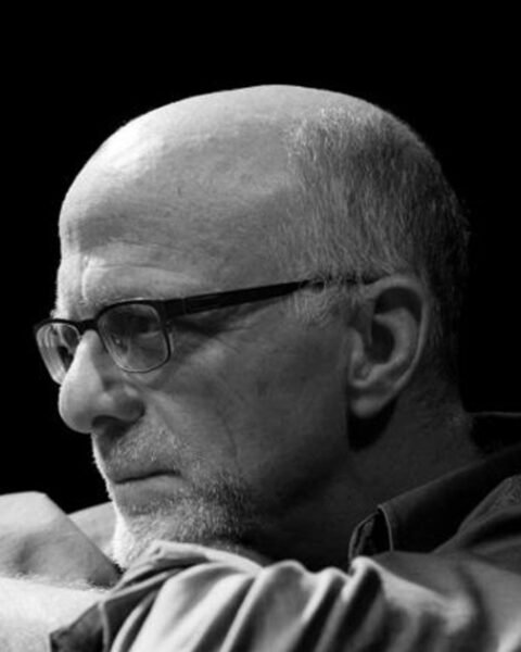 ראיון עם סיני פתר, במאי ושחקן, על בימוי ועל תיאטרון פוליטי