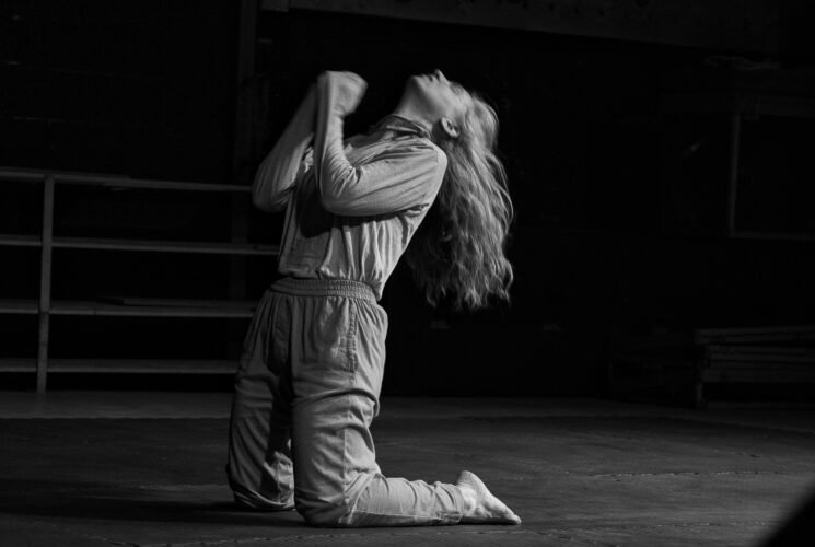 עדיף שאני לא אראה בעין אחת, קיצר, עבודת מחול של מיכל גרס שרמן