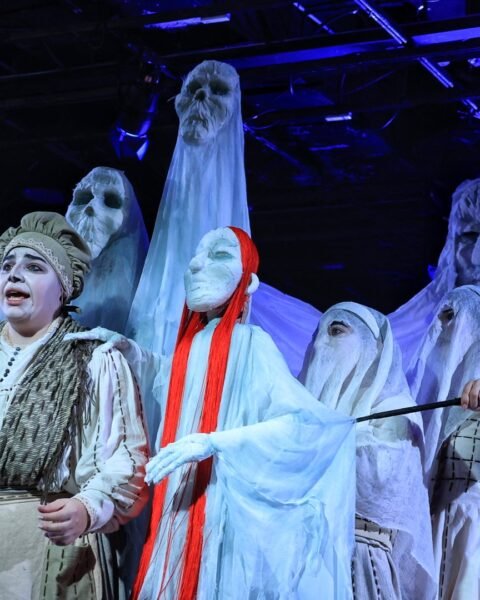 דער דיבוק: בציפורני הפאנטיזמוס