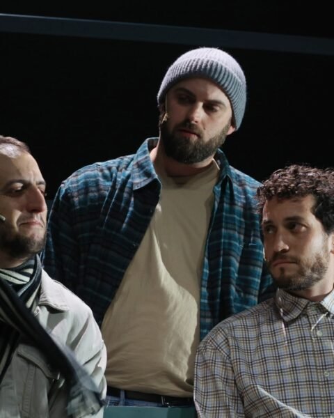 גבע לא יכול להתאהב בתיאטרון המשולש