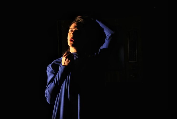 בת של אבא בתמונע