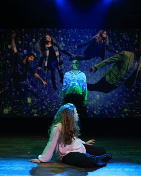 זו שכותבת אותי בהבימה 4