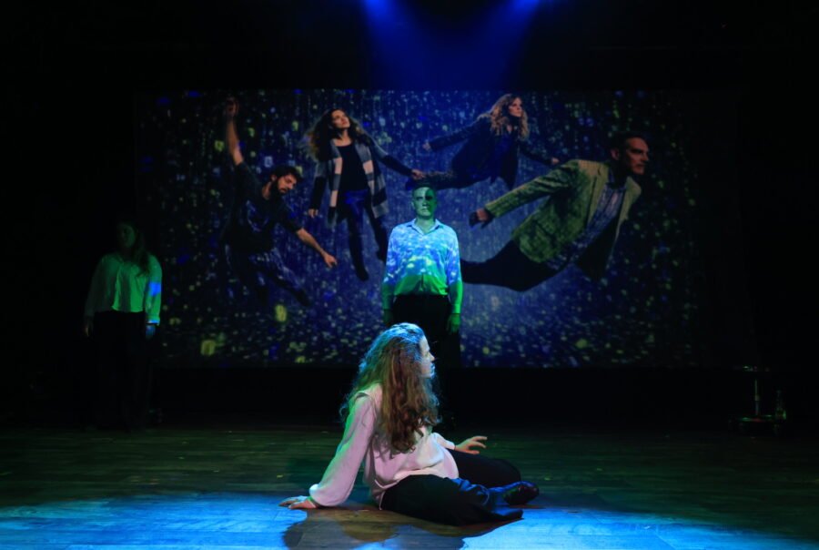 זו שכותבת אותי בהבימה 4