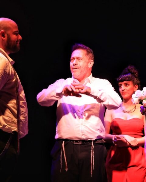 רק בשמחות בסמטה