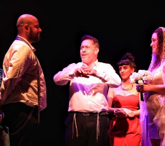 רק בשמחות בסמטה