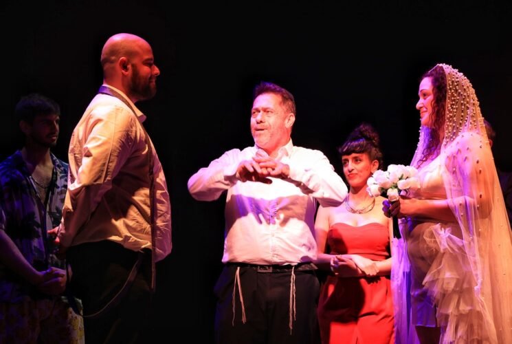 רק בשמחות בסמטה