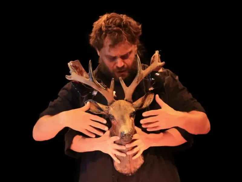  עצמאות הזכרון: שתי שפות, תיאטרון וקולנוע