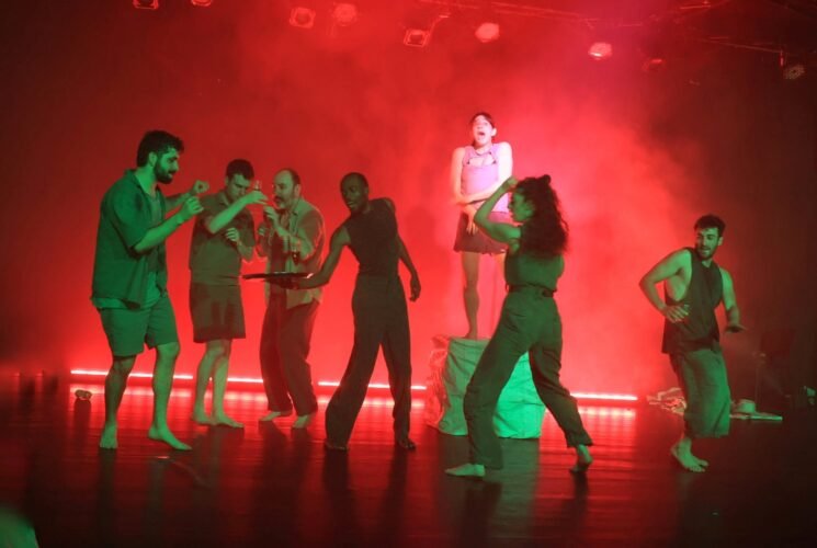 לא במצב בתיאטרון הבית