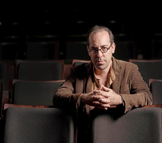 ראיון עם רועי חן, מחזאי הבית של גשר