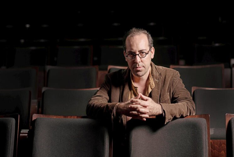 ראיון עם רועי חן, מחזאי הבית של גשר