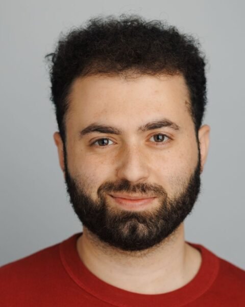 ראיון עם איתי סלהוב, שחקן, מחזאי ובמאי, על צורות חדשות בתיאטרון