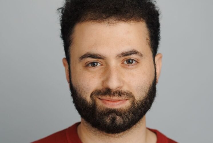 ראיון עם איתי סלהוב, שחקן, מחזאי ובמאי, על צורות חדשות בתיאטרון