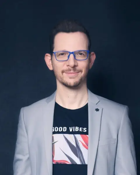 ראיון עם אייל שרף, שחקן, זמר, חזן, מרצה ומורה