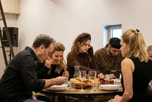 שלוש שנים ל 7.10 בראי האמנות
